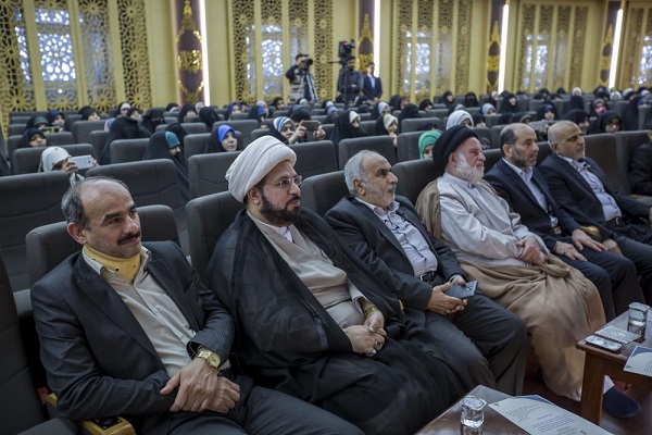 تجلیل از بانوان برتر قرآنی عراق در آستان عباسی تجلیل از بانوان برتر قرآنی عراق در آستان عباسی