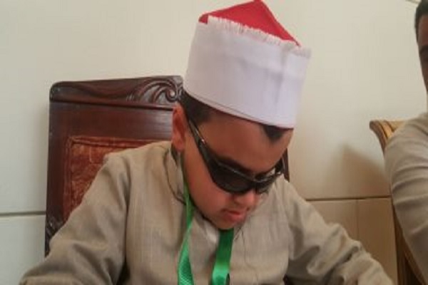 درخشش کودک روشندل مصری در مسابقات بین&zwnj;المللی قرآن در مصر