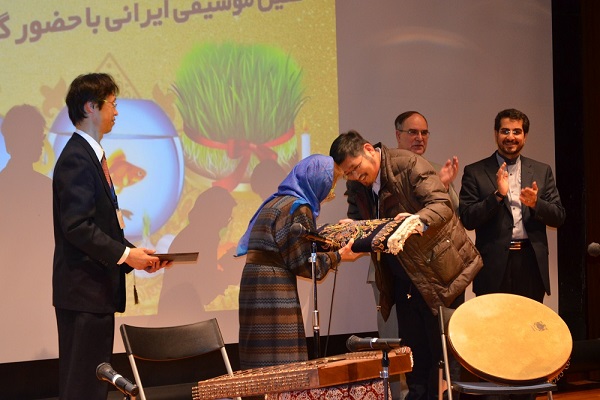 تجلیل از ایرانشناس ژاپنی در جشنواره نوروزی توكیو تجلیل از ایرانشناس ژاپنی در جشنواره نوروزی توكیو