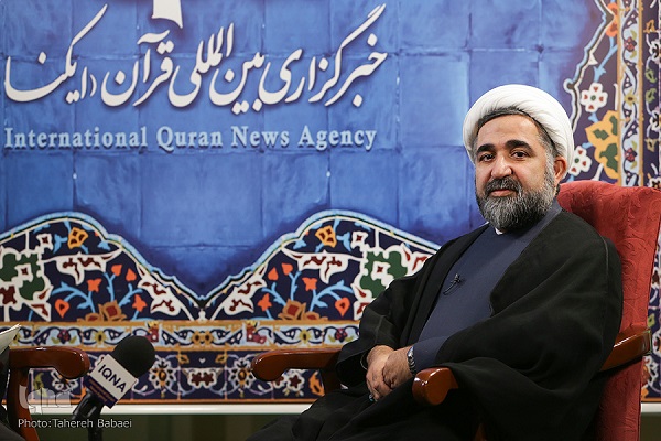 سادهنویسی در «شمس»، سادهانگاری نبوده است/ از دیوار بلند تفسیر مورچهوار پیش میرفتم/ تلاش برای ترجمه به 10 زبان سادهنویسی در «شمس»، سادهانگاری نبوده است/ از دیوار بلند تفسیر مورچهوار پیش میرفتم/ تلاش برای ترجمه به 10 زبان