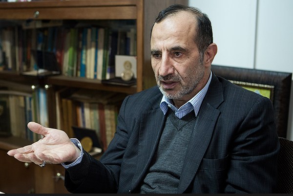 شنبه///منشأ اصلی فساد اقتصادی خام&lrm;فروشی نفت است/