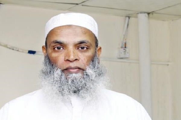 کتابت قرآن با قطعه&zwnj;های طلا از سوی خطاط هندی