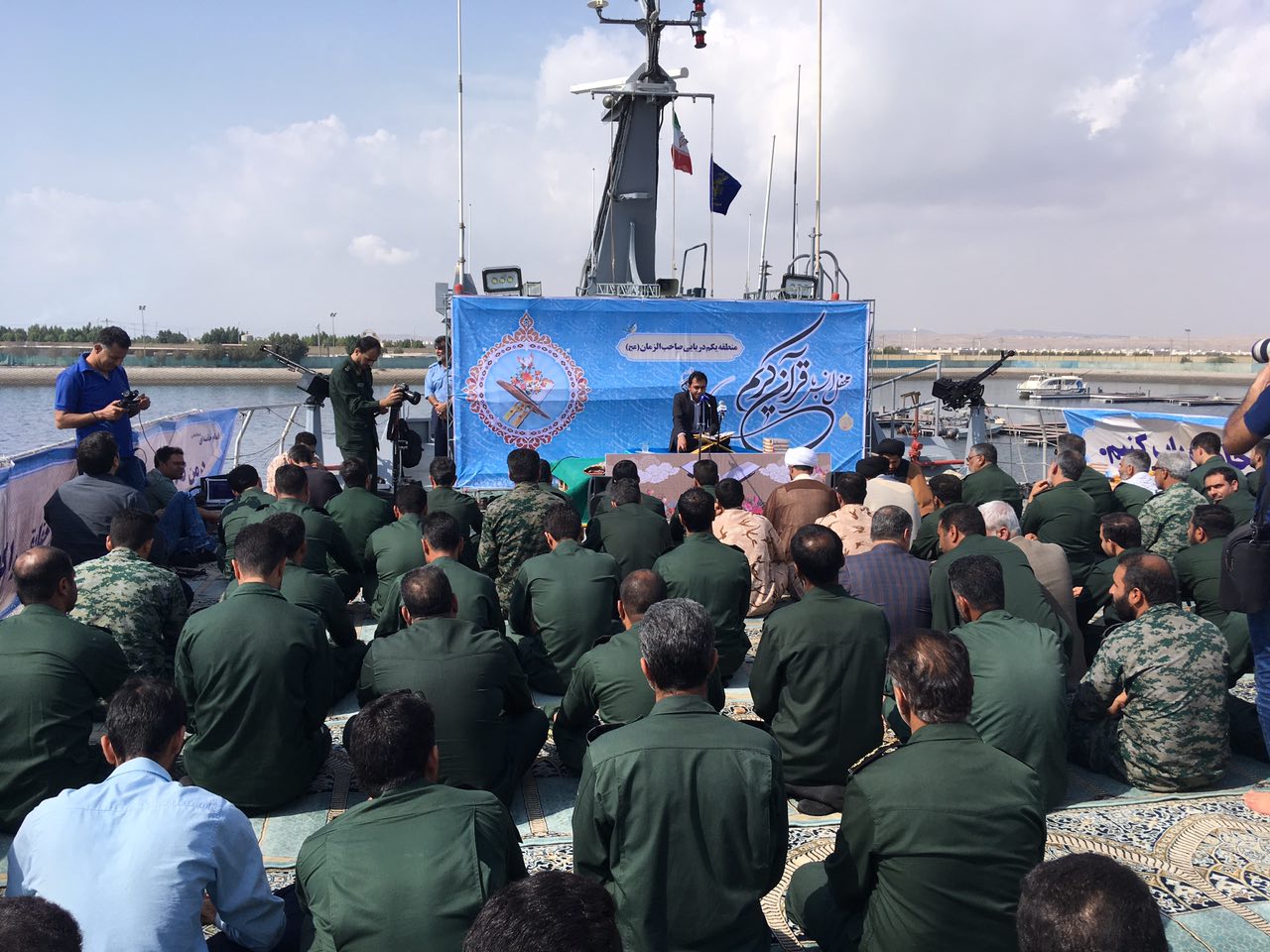 کاروان قرآنی انقلاب به جزیره ابوموسی رسید + تصاویر کاروان قرآنی انقلاب به جزیره ابوموسی رسید + تصاویر