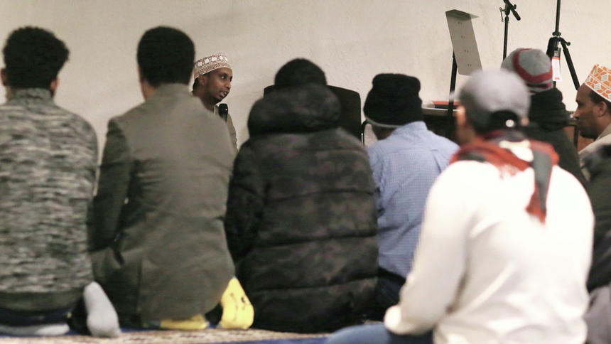 استقبال از غیر&zwnj;مسلمانان در مساجد مینه&zwnj;سوتای آمریکا/ ادیت شده