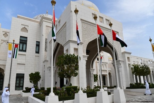 استقبال رسمی از پاپ فرانسیس در کاخ ریاستی ابوظبی استقبال رسمی از پاپ فرانسیس در کاخ ریاستی ابوظبی