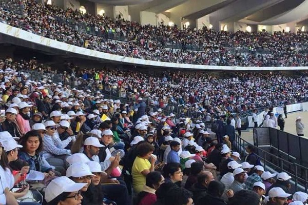 آیین نیایش در ورزشگاه &laquo;زاید&raquo; ابوظبی با حضور پاپ فرانسیس