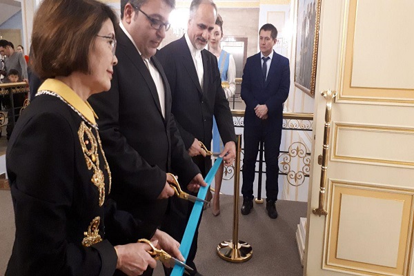 افتتاح نمایشگاه خوشنویسی و نقاشیخط در قزاقستان افتتاح نمایشگاه خوشنویسی و نقاشیخط در قزاقستان