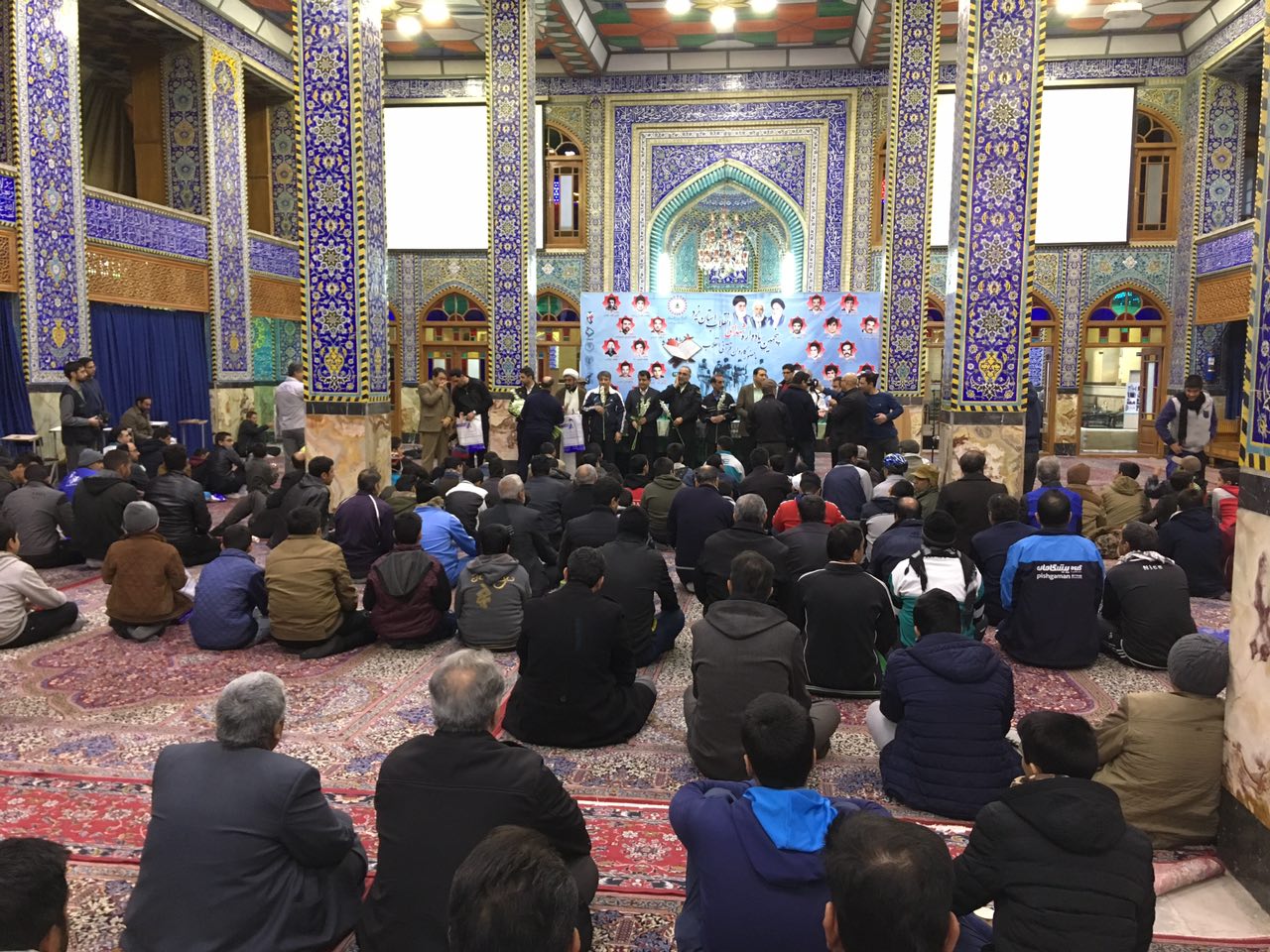 کاروان قرآنی انقلاب بر مزار شهید قرآنی منا کاروان قرآنی انقلاب بر مزار شهید قرآنی منا