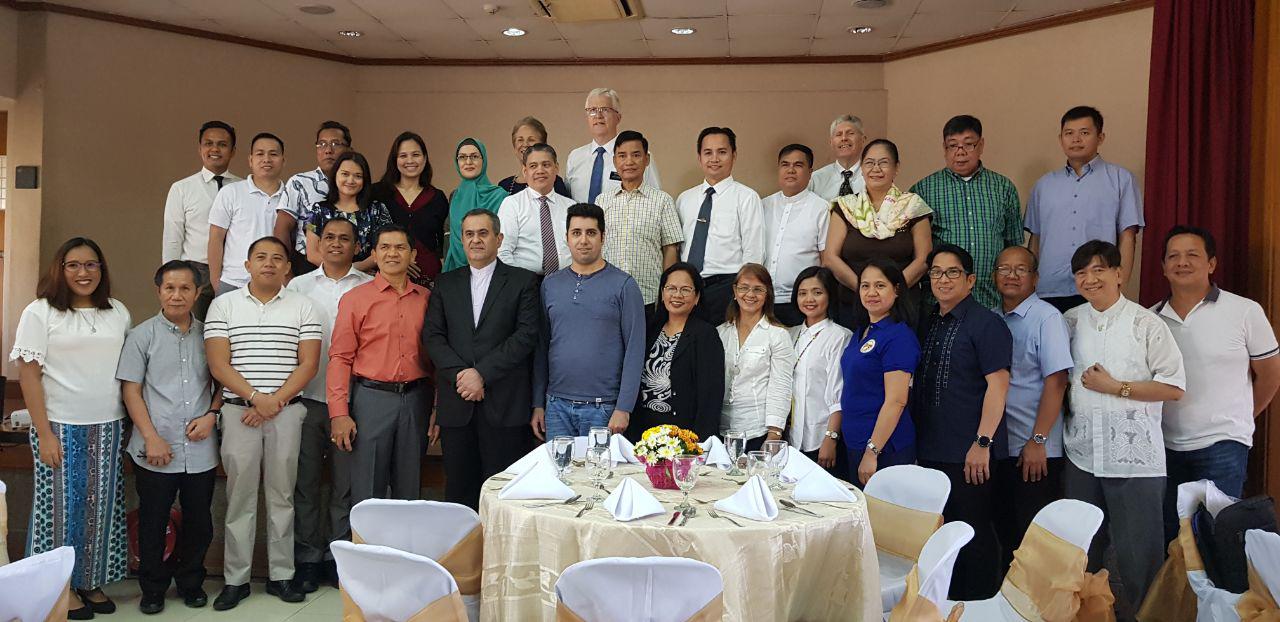 تبیین نگاه قرآن به ادیان در کلیسای فیلیپین+عکس تبیین نگاه قرآن به ادیان در کلیسای فیلیپین+عکس