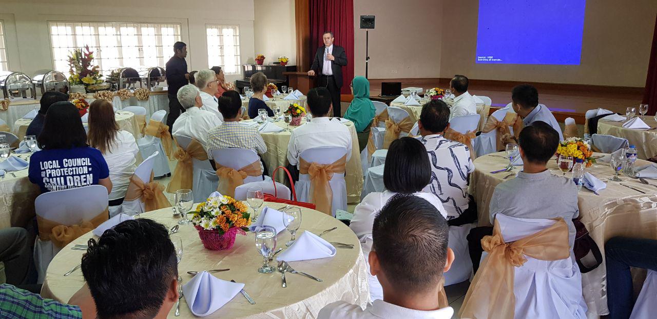 تبیین نگاه قرآن به ادیان در کلیسای فیلیپین+عکس