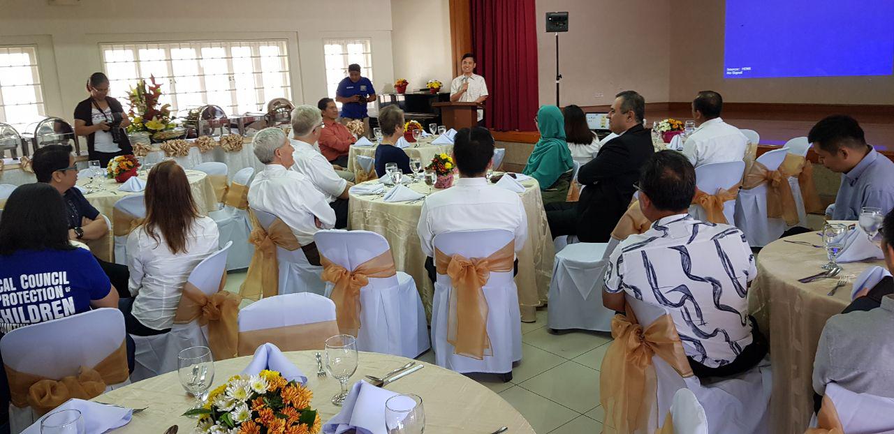 تبیین نگاه قرآن به ادیان در کلیسای فیلیپین+عکس