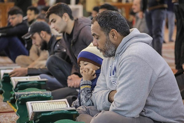 تلاوت مدیر رادیو قرآن ایران در محفل قرآنی آستان عباسی تلاوت مدیر رادیو قرآن ایران در محفل قرآنی آستان عباسی