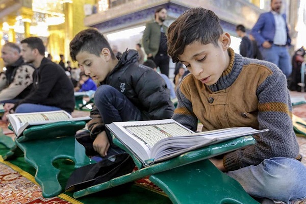 تلاوت مدیر رادیو قرآن ایران در محفل قرآنی آستان عباسی تلاوت مدیر رادیو قرآن ایران در محفل قرآنی آستان عباسی
