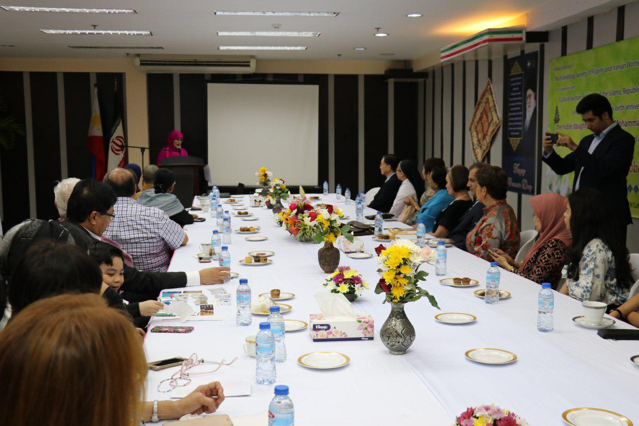 بزرگداشت مقام زن در فیلیپین/ بانوی مسیحی: حضرت فاطمه(س) الگوی زنان جهان است بزرگداشت مقام زن در فیلیپین/ بانوی مسیحی: حضرت فاطمه(س) الگوی زنان جهان است