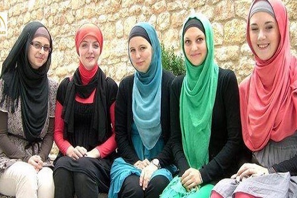اغلب اسلام&zwnj;گرایان بوسنی ترک و عرب&zwnj; هستند