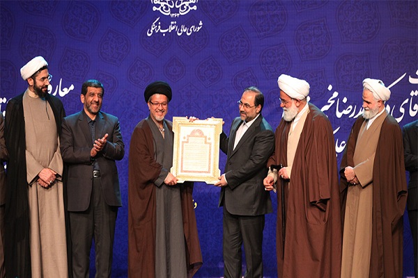 تودیع و معارفه دبیر شورای عالی انقلاب فرهنگی نوروز////////////////تب و تاب دستگاههای قرآنی برای گرامیداشت چهل سالگی انقلاب / تجلیل از خادمان قرآن