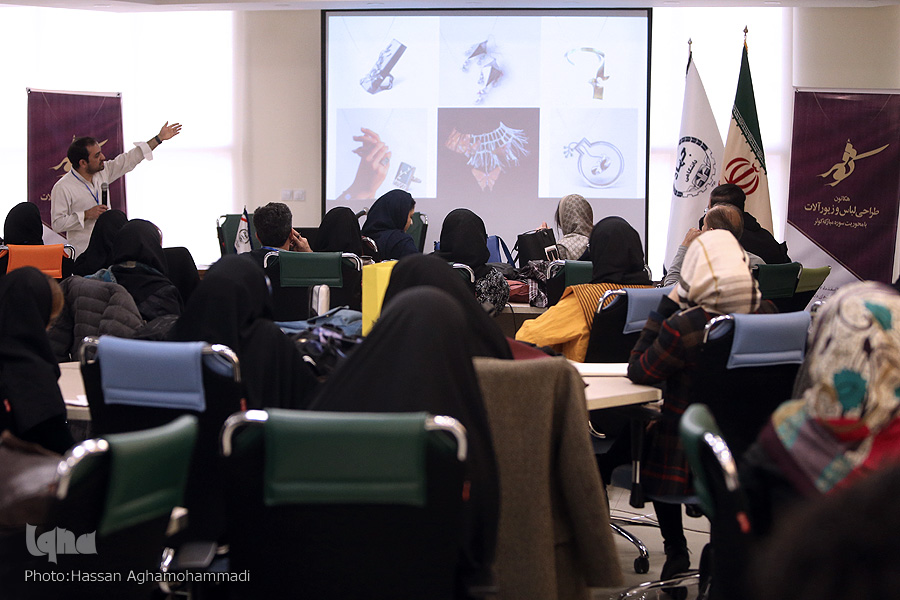 وقتی 100 طراح لباس و زیورآلات عمیقاٌ به فاطمه(س) می&zwnj;اندیشند/ اشک&zwnj;ها از سر احترام است