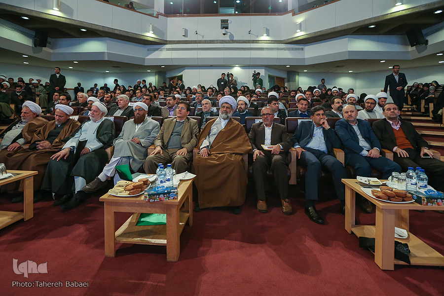 مدرک&zwnj;گرایی جایگزین معرفت و مهارت شده است/ در اجرای قانون مقابله با تقلب مشکل داریم