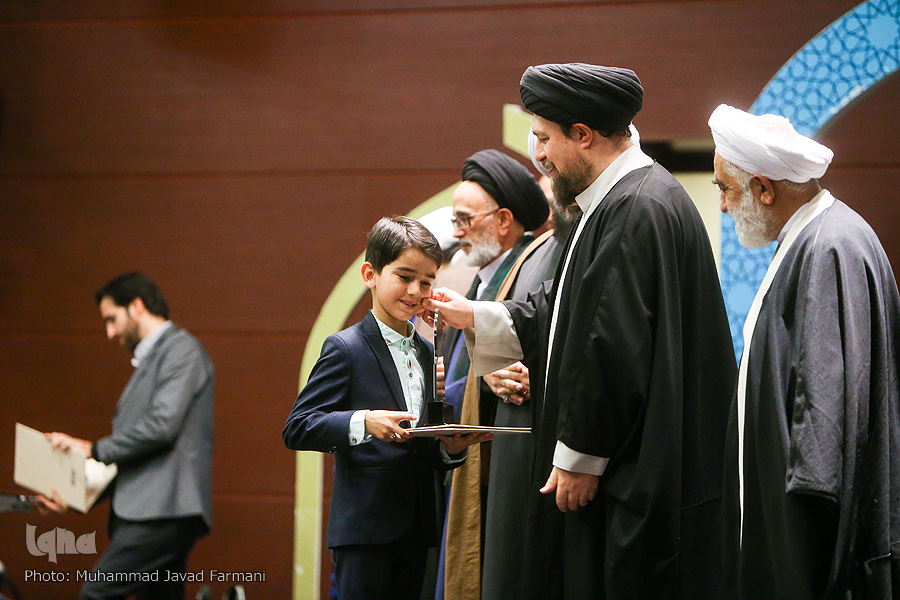 برگزیدگان جشنواره قرآنی مدهامتان استان تهران تجلیل شدند برگزیدگان جشنواره قرآنی مدهامتان استان تهران تجلیل شدند