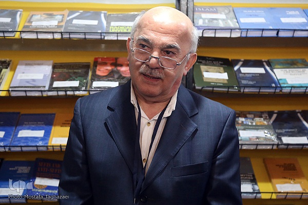 استقبال غیرمسلمان&zwnj;ها از دایر&zwnj;ةالمعارف&zwnj;های اسلامی در نمایشگاه بین&zwnj;المللی کتاب/ ادیت شده