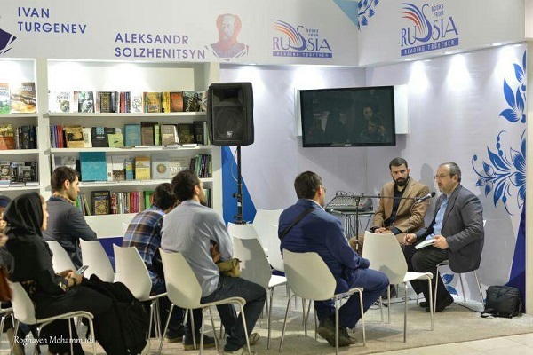 سیری در ترجمههای روسی قرآن در نمایشگاه کتاب+عکس سیری در ترجمههای روسی قرآن در نمایشگاه کتاب+عکس