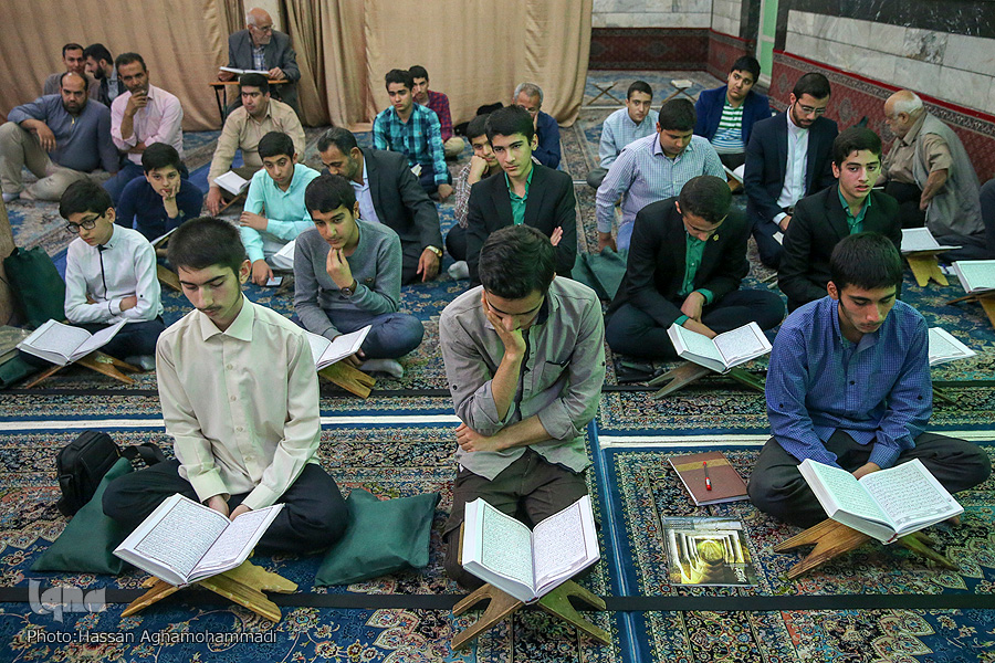 تجلیل از معلم قرآن در مسجد پیغمبر تهران تجلیل از معلم قرآن در مسجد پیغمبر تهران