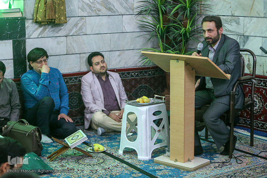 تجلیل از معلم قرآن در مسجد پیغمبر تهران تجلیل از معلم قرآن در مسجد پیغمبر تهران