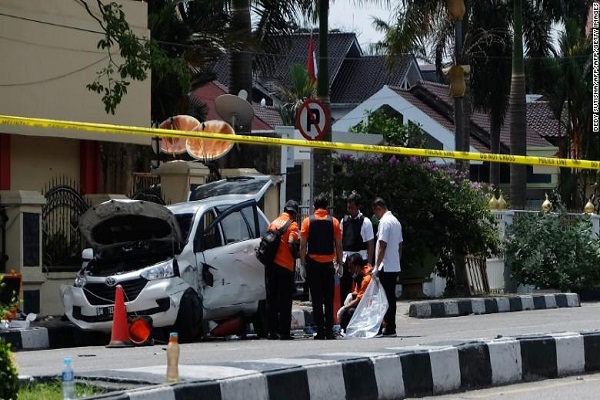 داعش مسئولیت حمله با شمشیر به پلیس اندونزی را برعهده گرفت/ آماده داعش مسئولیت حمله با شمشیر به پلیس اندونزی را برعهده گرفت/ آماده