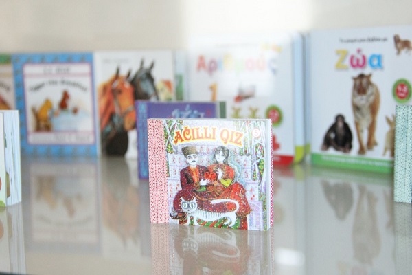 نمایش کوچکترین قرآن جهان در موزه کتابهای کوچک در آذربایجان نمایش کوچکترین قرآن جهان در موزه کتابهای کوچک در آذربایجان