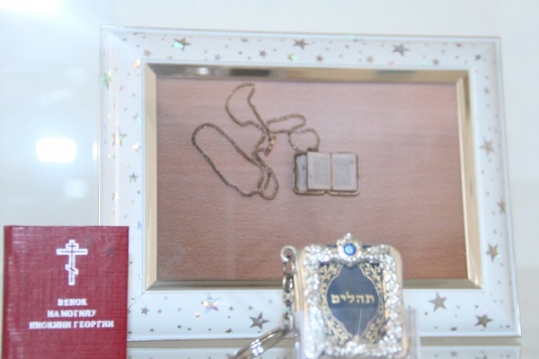 نمایش کوچکترین قرآن جهان در موزه کتابهای کوچک در آذربایجان نمایش کوچکترین قرآن جهان در موزه کتابهای کوچک در آذربایجان