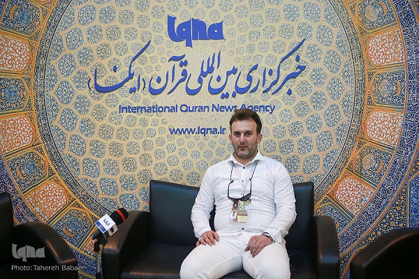 تلاوت قرآن در خانه امام خمینی بهترین اتفاق برای قاری بوسنیایی در ایران/ ادیت شده تلاوت قرآن در خانه امام خمینی بهترین اتفاق برای قاری بوسنیایی در ایران/ ادیت شده