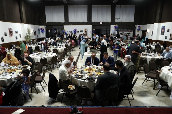 گردهمایی صدها نفر از مسلمانان شیکاگو در ضیافت افطار + عکس گردهمایی صدها نفر از مسلمانان شیکاگو در ضیافت افطار + عکس