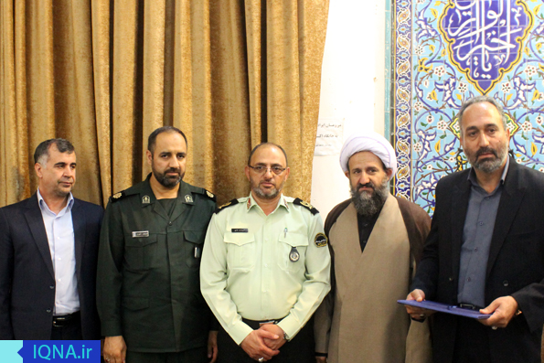 تجلیل از خانواده شهید و مبارز ضد صهیونیستی تجلیل از خانواده شهید و مبارز ضد صهیونیستی