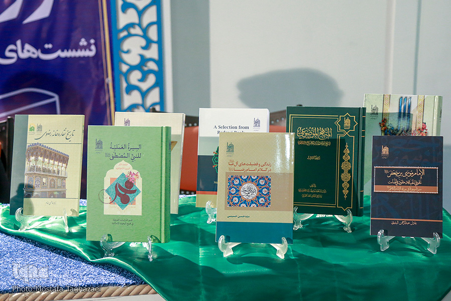 نشست علمی جایگاه قرآن و عترت در چشم&zwnj;انداز علمی آستان قدس برگزار شد