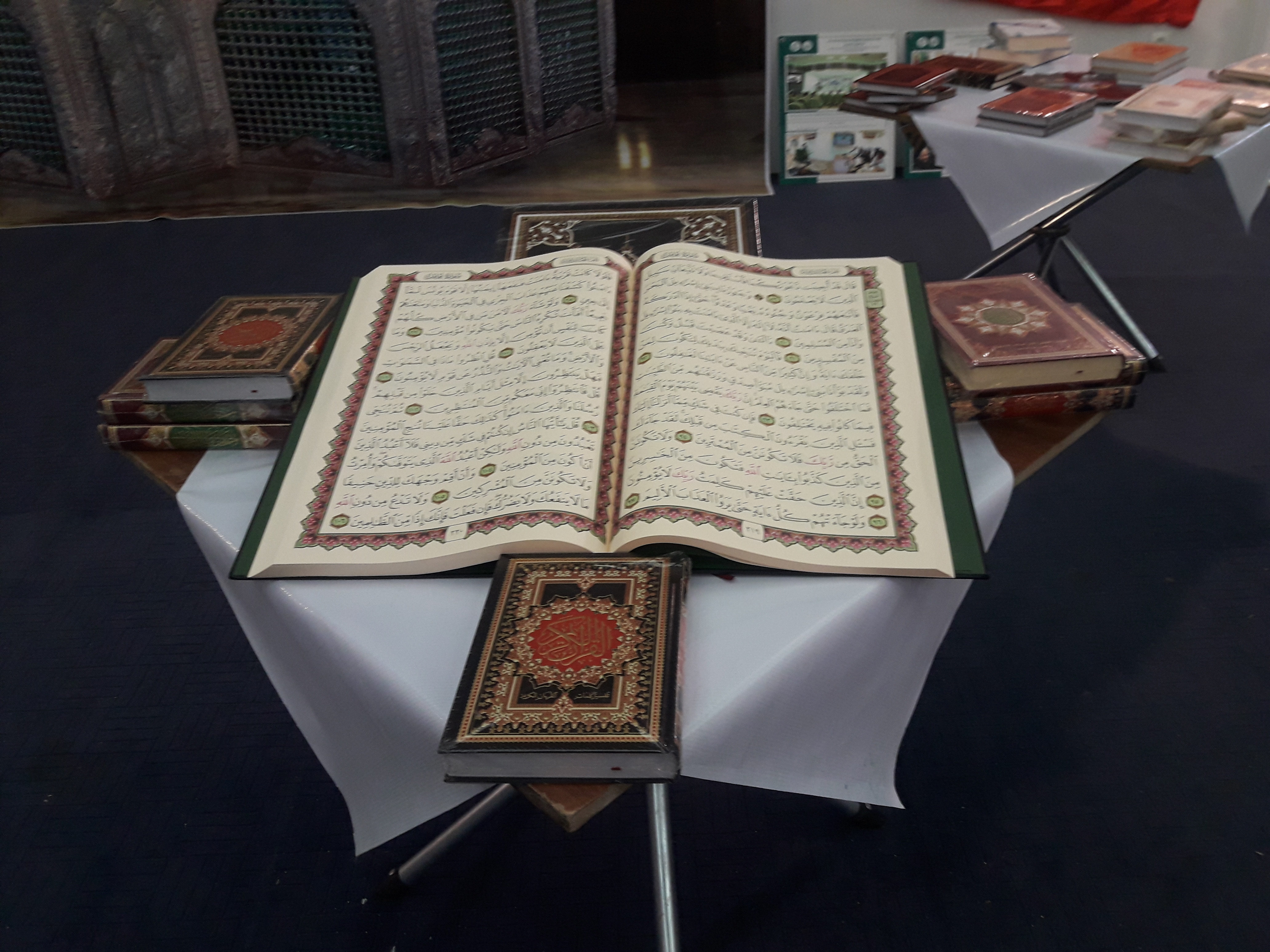 پیوند کلام وحی با اهل بیت در غرفه دارالقرآن حسینی