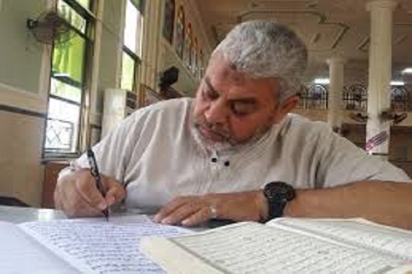 پنجشنبه//هنرمند فلسطینی و رؤیای کتابت قرآن/ مسجد میعادگاهم است پنجشنبه//هنرمند فلسطینی و رؤیای کتابت قرآن/ مسجد میعادگاهم است