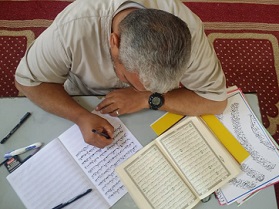 پنجشنبه//هنرمند فلسطینی و رؤیای کتابت قرآن/ مسجد میعادگاهم است پنجشنبه//هنرمند فلسطینی و رؤیای کتابت قرآن/ مسجد میعادگاهم است