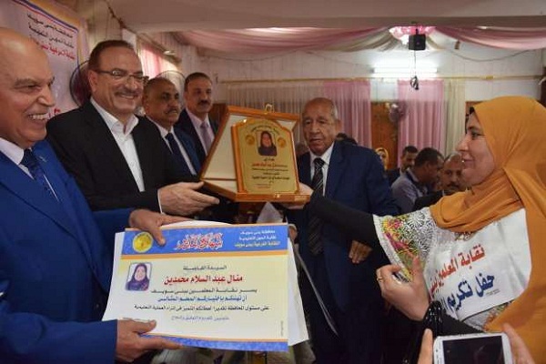 تکریم معلمان نمونه و حافظ قرآن مصر+عکس تکریم معلمان نمونه و حافظ قرآن مصر+عکس