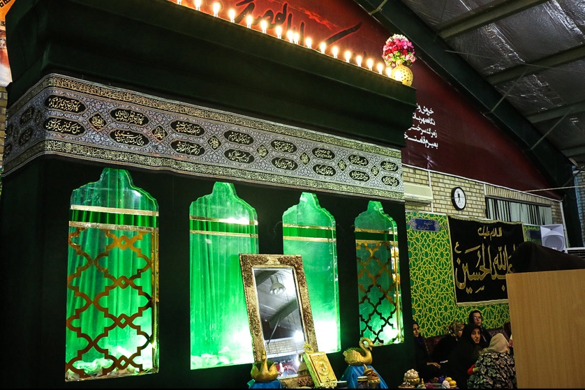 مراسم دعای کمیل در جوار ضریح جدید خیمه&zwnj;گاه امام حسین(ع)