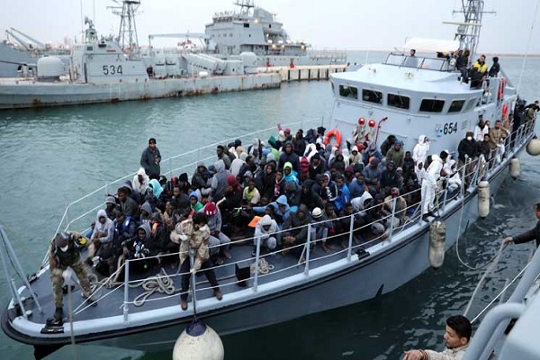 نجات 104 مهاجر از غرق توسط نیروی دریایی لیبی