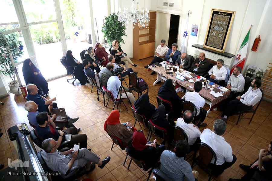 اگر به جزئیات پاسخ دهیم، در تمدن جدید استحاله می&zwnj;شویم/ ما را با استدلال سرگرم کرده&zwnj;اند تا جرئت سخن را بگیرند