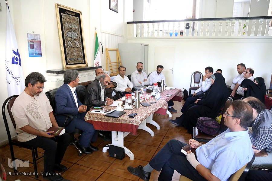 اگر به جزئیات پاسخ دهیم، در تمدن جدید استحاله می&zwnj;شویم/ ما را با استدلال سرگرم کرده&zwnj;اند تا جرئت سخن را بگیرند