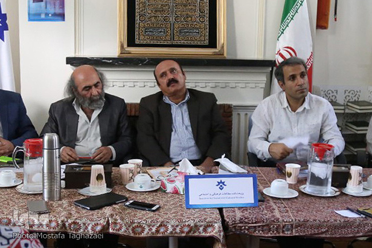 اگر به جزئیات پاسخ دهیم، در تمدن جدید استحاله می&zwnj;شویم/ ما را با استدلال سرگرم کرده&zwnj;اند تا جرئت سخن را بگیرند