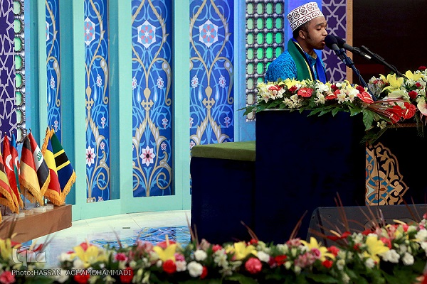 شرکت&zwnj;کنندگان در مسابقات بین&zwnj;المللی قرآن دانشجویان از آرزوهای خود گفتند/ رقابت 4 حافظ در سومین شب