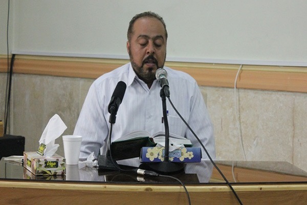 «هوشنگ یاری» در کرسی تلاوت استانی شورای عالی قرآن «هوشنگ یاری» در کرسی تلاوت استانی شورای عالی قرآن