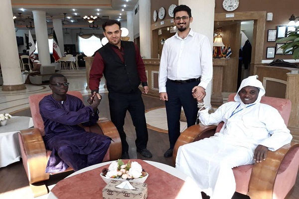 عکسهای یادگاری حافظ سنگالی با ایرانیها عکسهای یادگاری حافظ سنگالی با ایرانیها