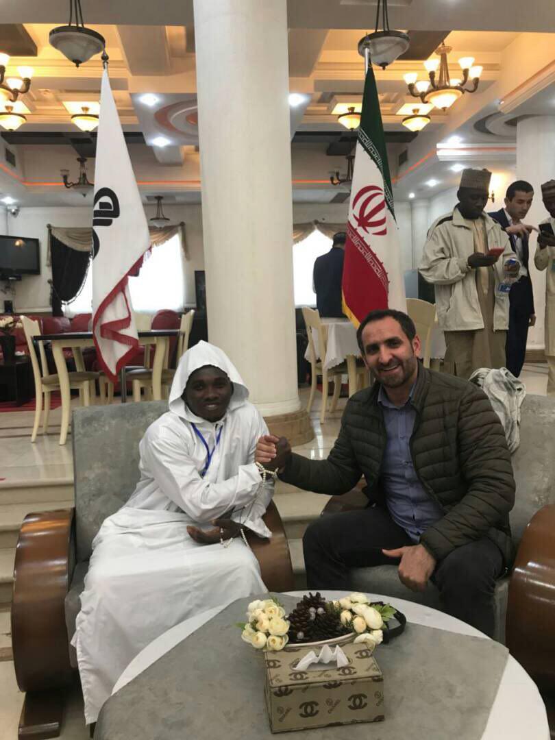 عکسهای یادگاری حافظ سنگالی با ایرانیها عکسهای یادگاری حافظ سنگالی با ایرانیها