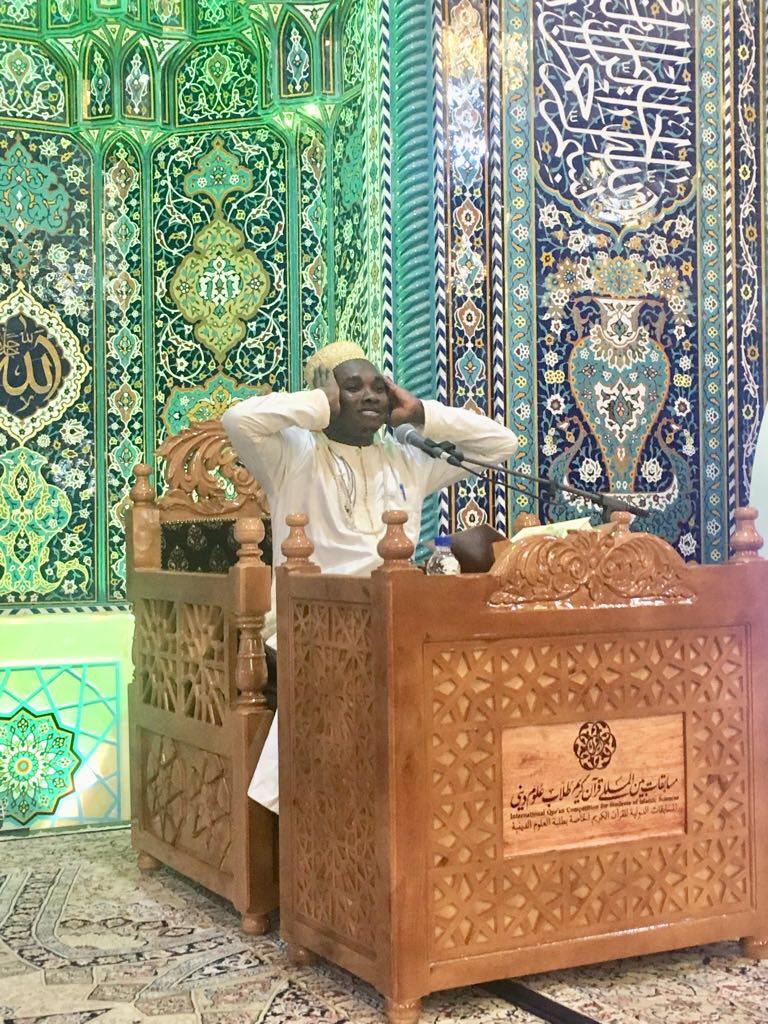 عکسهای یادگاری حافظ سنگالی با ایرانیها عکسهای یادگاری حافظ سنگالی با ایرانیها