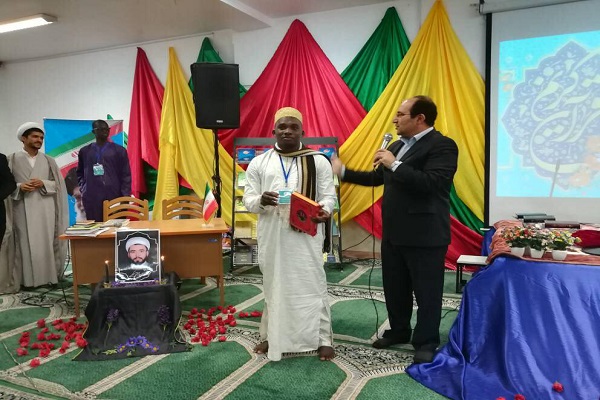 عکسهای یادگاری حافظ سنگالی با ایرانیها عکسهای یادگاری حافظ سنگالی با ایرانیها