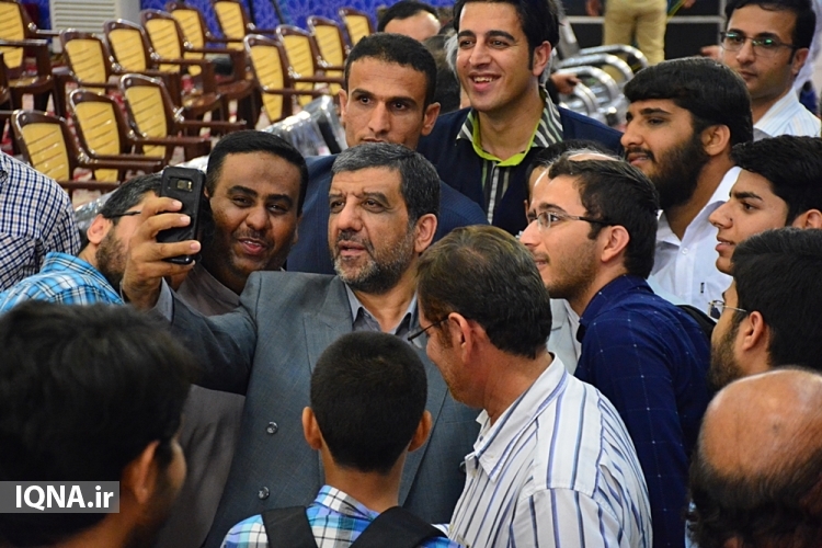 تجلیل از 2 خانواده شهید رسانه در بوشهر تجلیل از 2 خانواده شهید رسانه در بوشهر